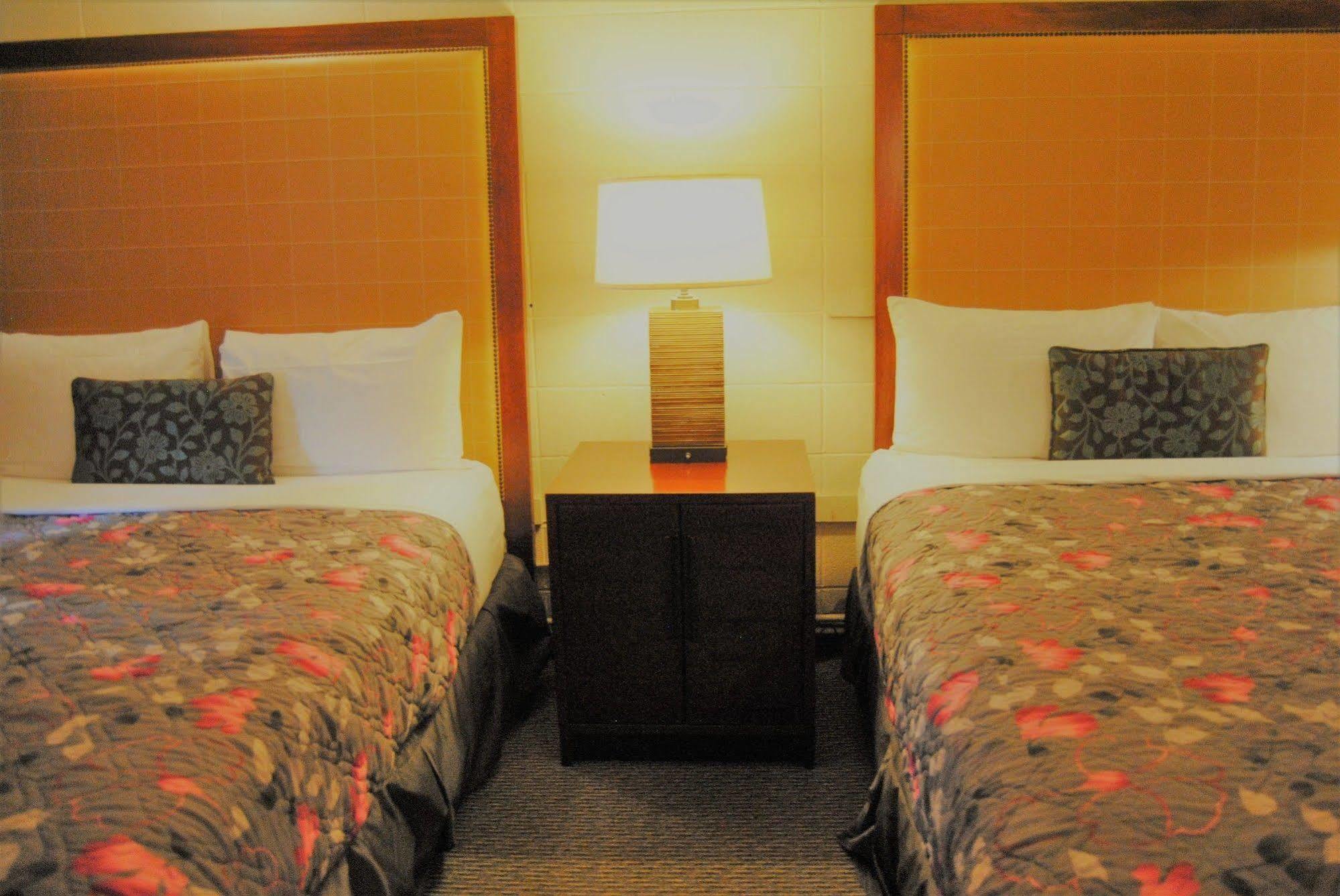 Derrick Motel Edmonton Buitenkant foto